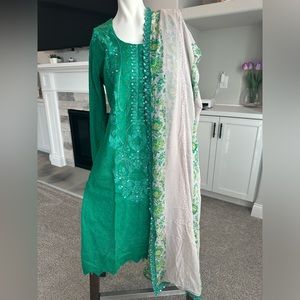Brand new - 2 piece Pakistani Indian suite